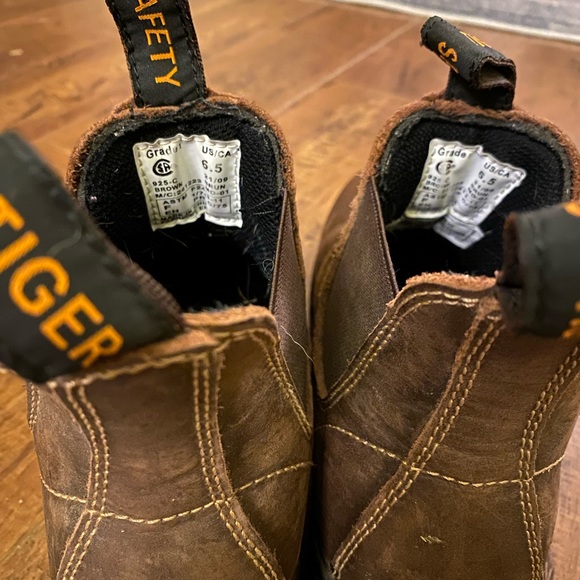 Like new steel toe women’s boots (US6.5) - Picture 2 of 4